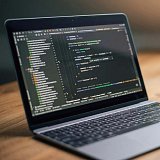 Je jazyk C nebezpečný? Vládní zpráva znovu rozvířila debatu