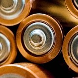 Experimentální lithium-kovová baterie funguje i při −50 °C a nabízí až 700 Wh/kg